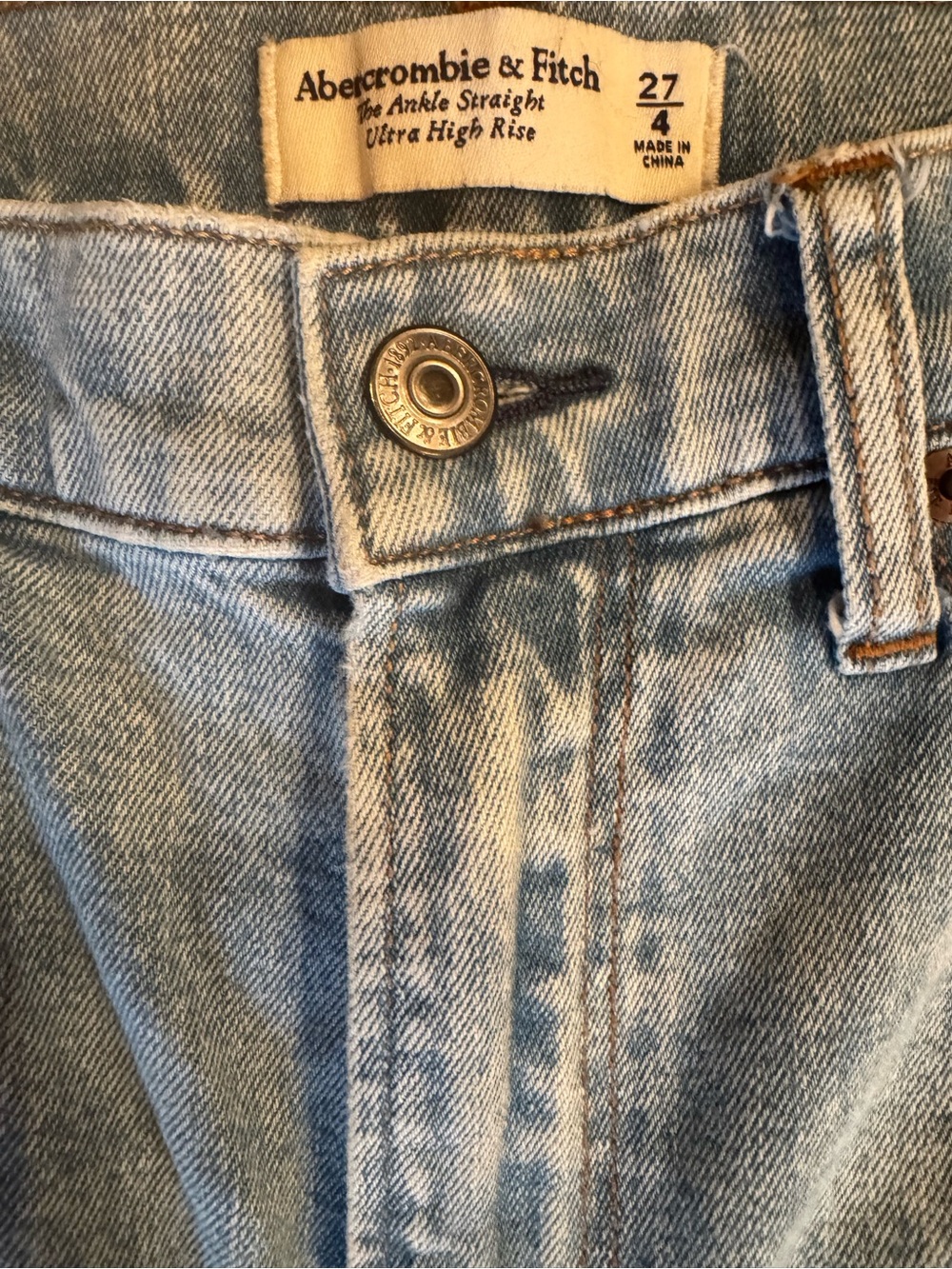 Abercrombie & Fitch Ultra High Rise Ankle Straight Jeans Size 27 Light Wash - Picture 3 of 5